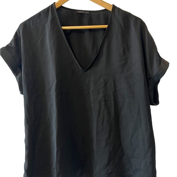 DYNAMITE Black V Neck Short Sleeve Dressy Top M - Picture 2 of 8